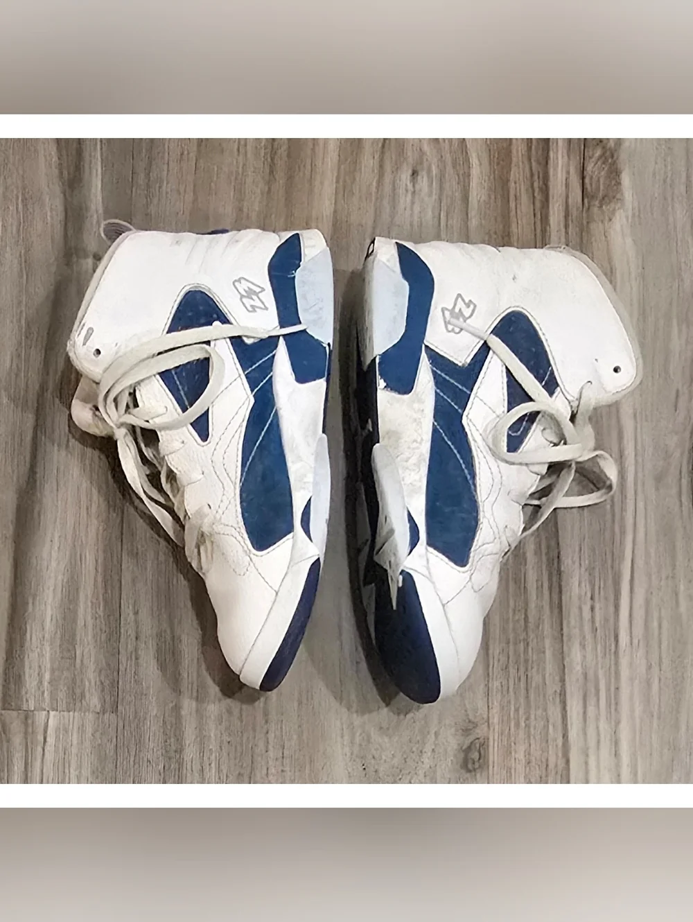 Nike Team Hustle D11 Youth Basketball Shoes Navy White High Tops Size 2.5Y